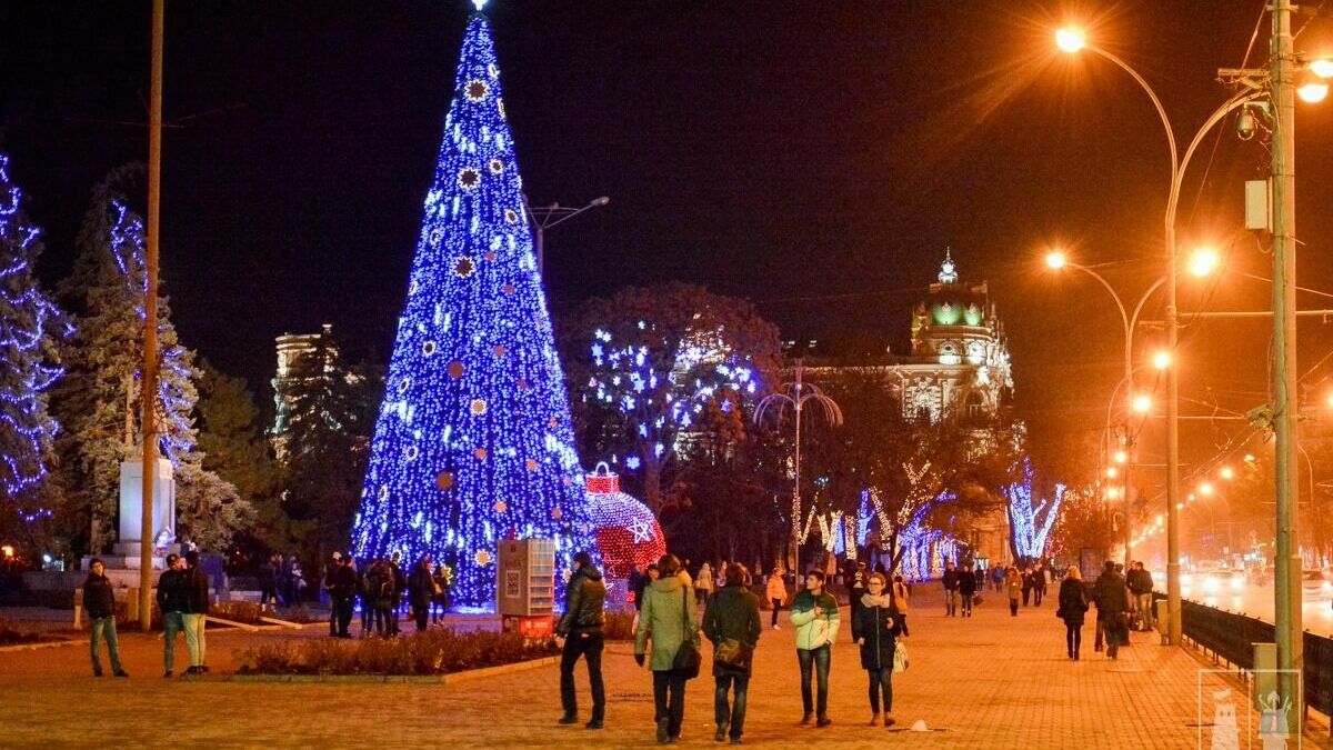 В Ростове-на-Дону к 10 декабря установят 24-метровую елку у парка Горького