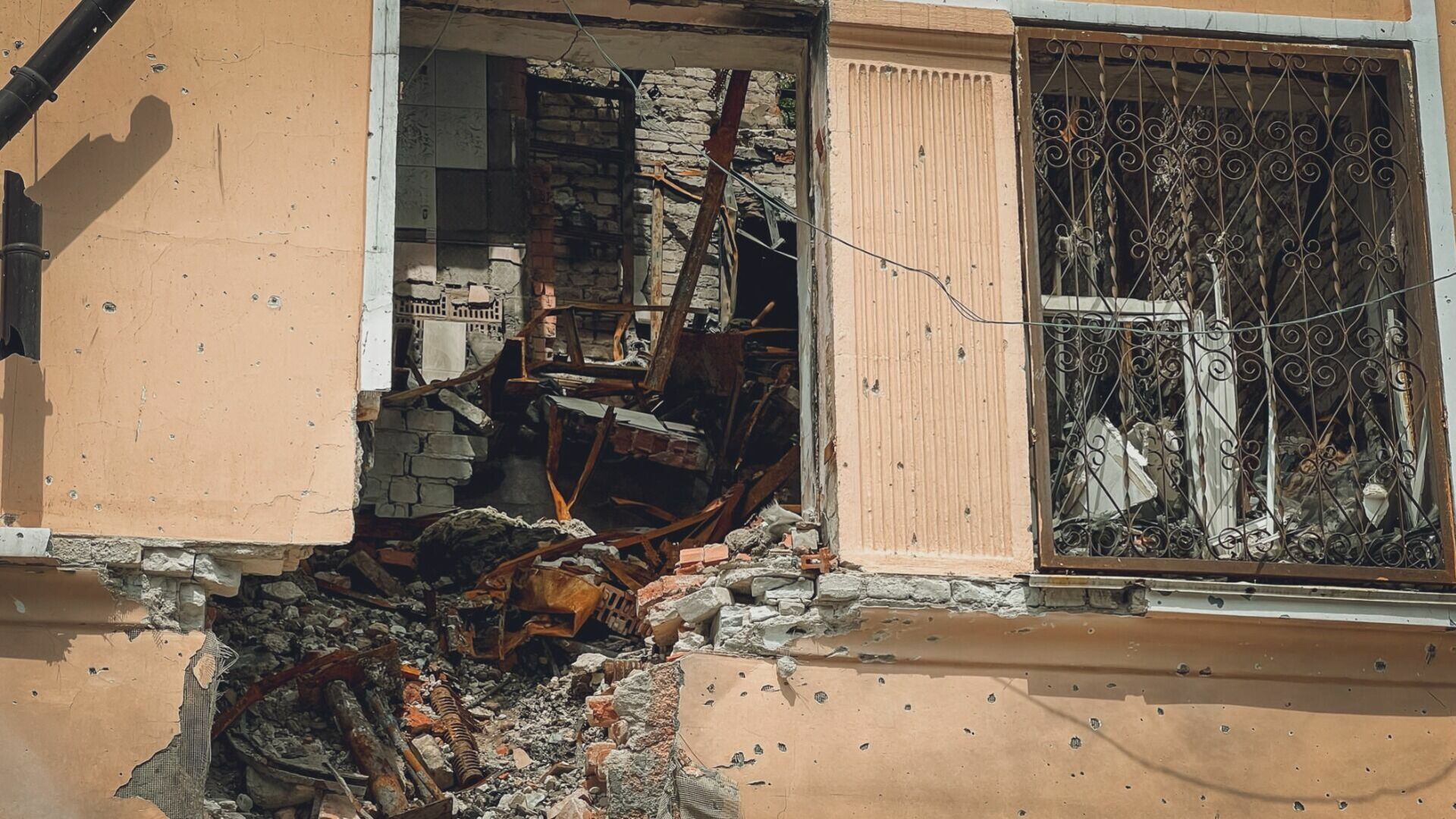 Три человека пострадали из-за обрушения дома в Новочеркаске