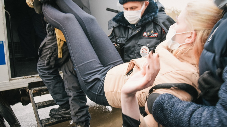 Полиция в Ростовской области потратит 19,3 млн рублей на три автозака для митингующих