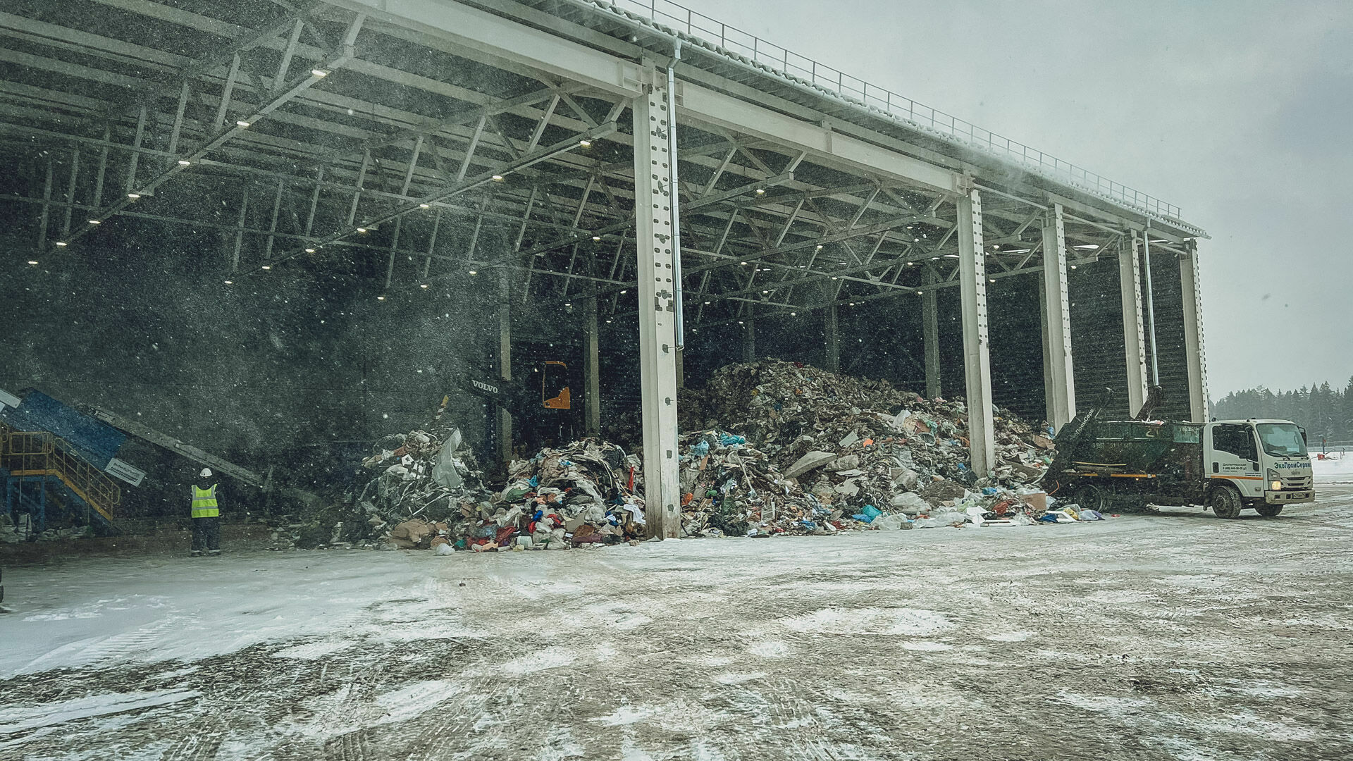 Более 18 млн пытались взыскать с властей донского района из-за мусорного полигона