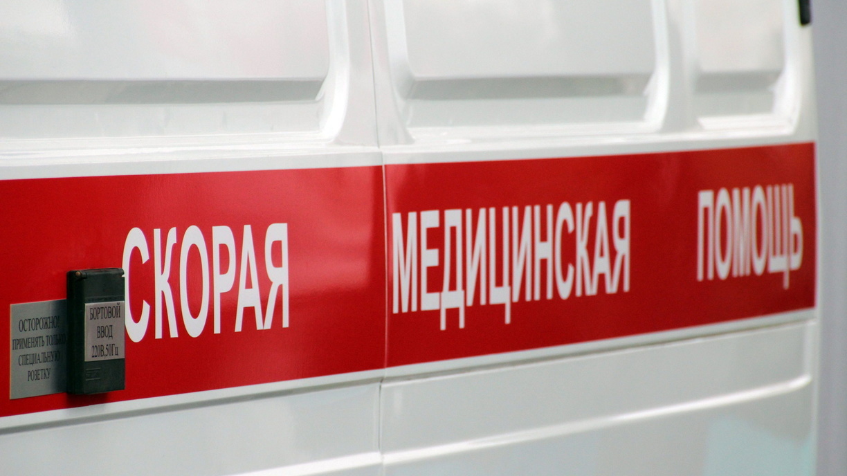 Водитель грузовика сбил девочку на территории школы в Ростовской области