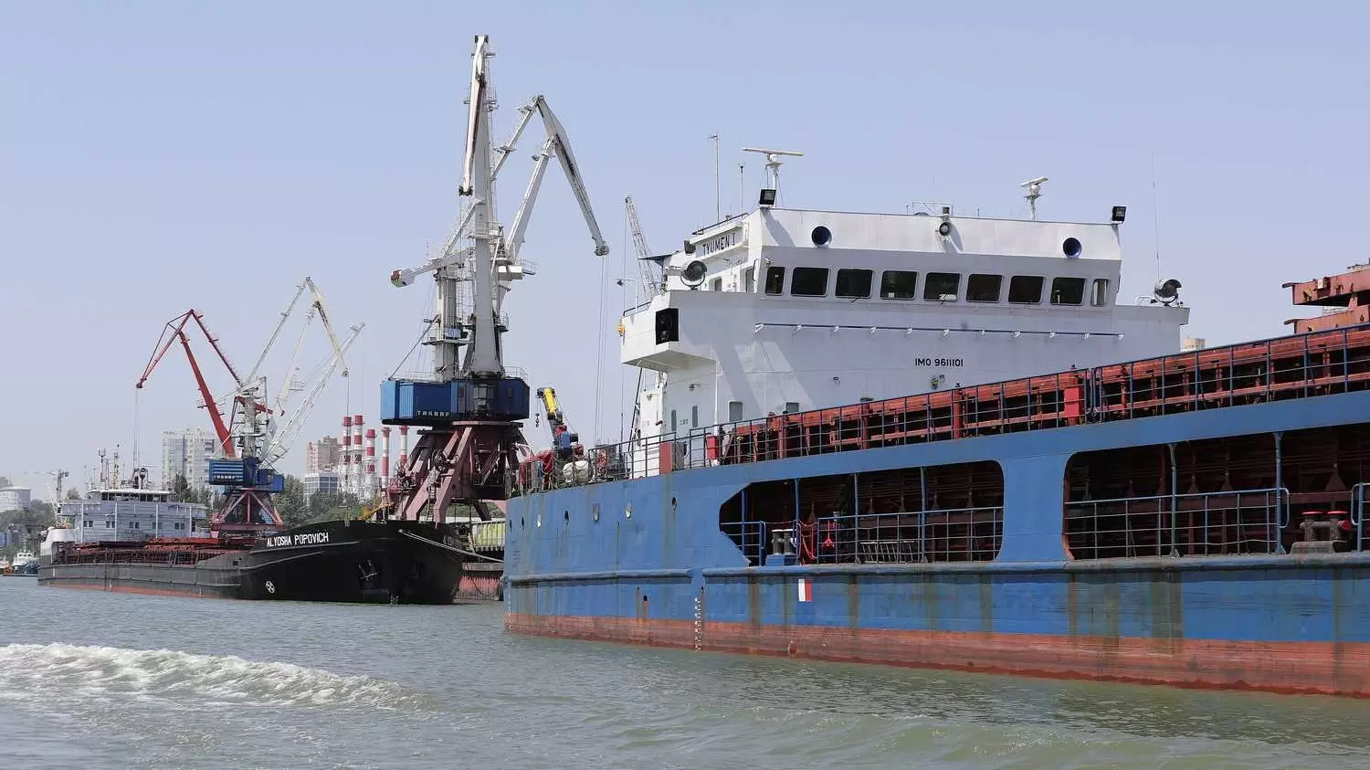 Повышенный уровень безопасности объявили в трех морских портах Ростовской области