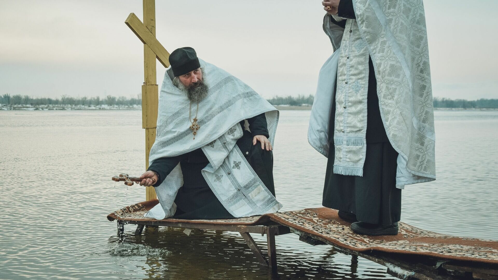 В Крещенскую ночь 19 января в купели окунулись в Ростовской области 41 тыс жителей