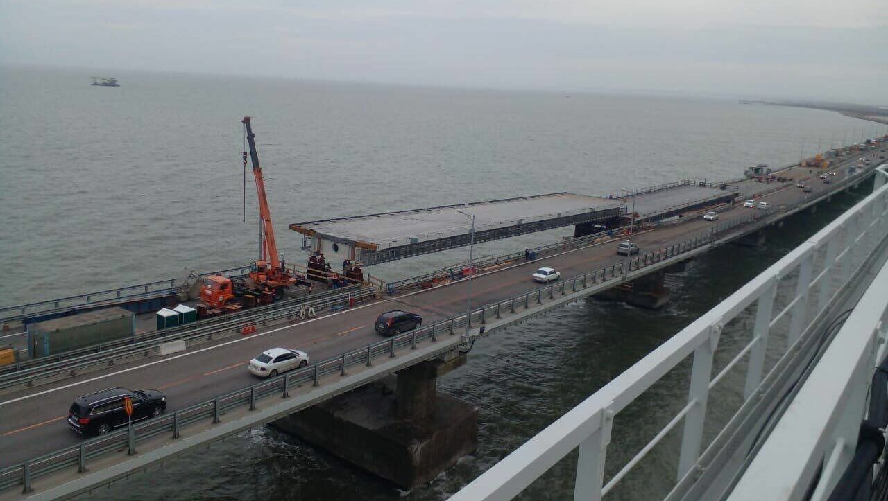 Рабочие завершили установку четырех пролетов Крымского моста 19 ноября