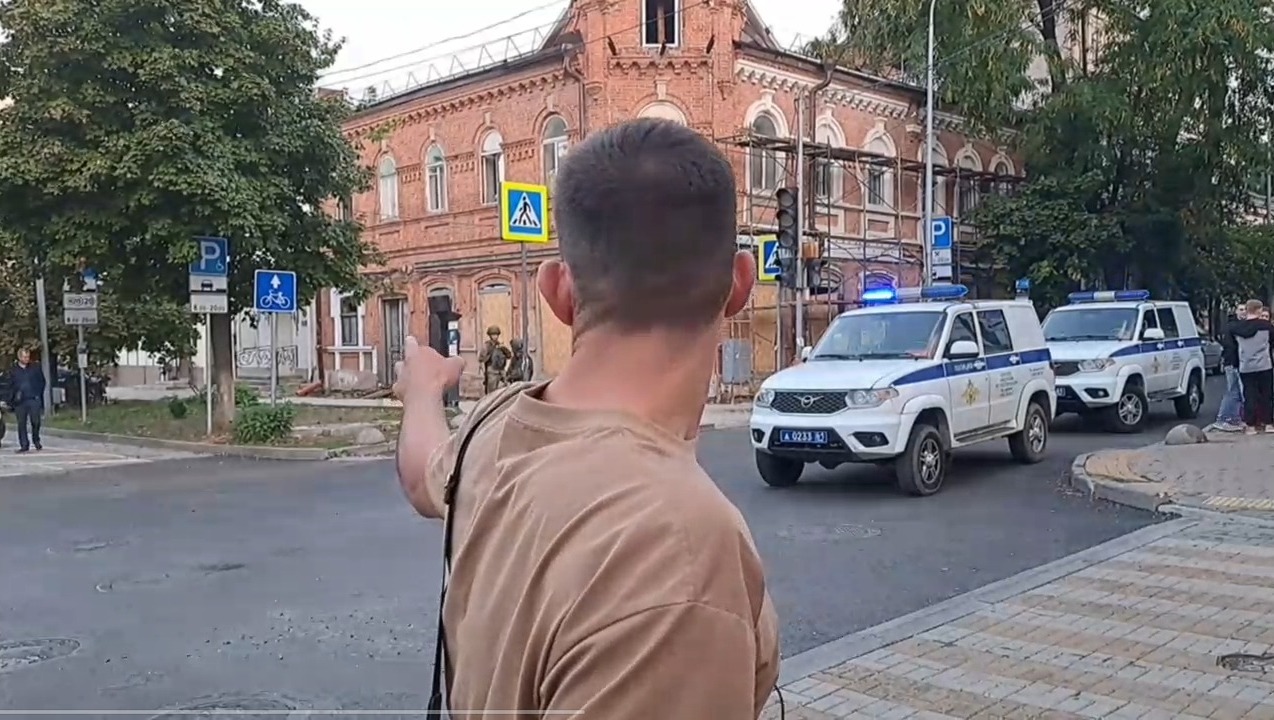 «Капот на нас летит»: очевидец рассказал о взрывах в Ростове после падения БПЛА
