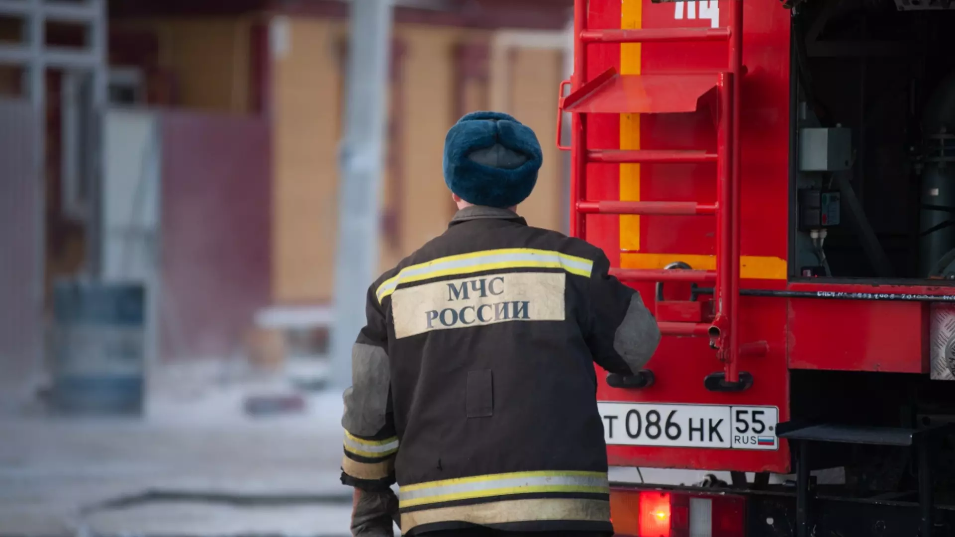 Пожарный из Ростова спасал людей по выходным и откачал кошку