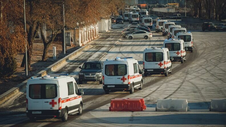 Ростовская область передала несколько машин скорой помощи на нужды СВО