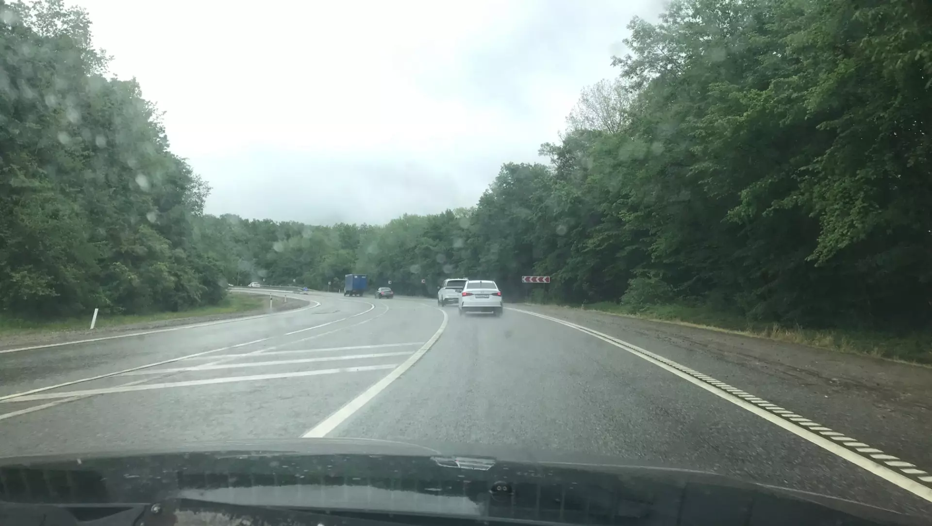 Автомобилистов предупредили о ливнях на трассе М-4 «Дон» в Ростовской области