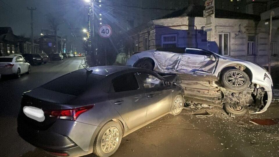 В Ростове пассажир пострадал в серьезной аварии с двумя иномарками в Нахичевани
