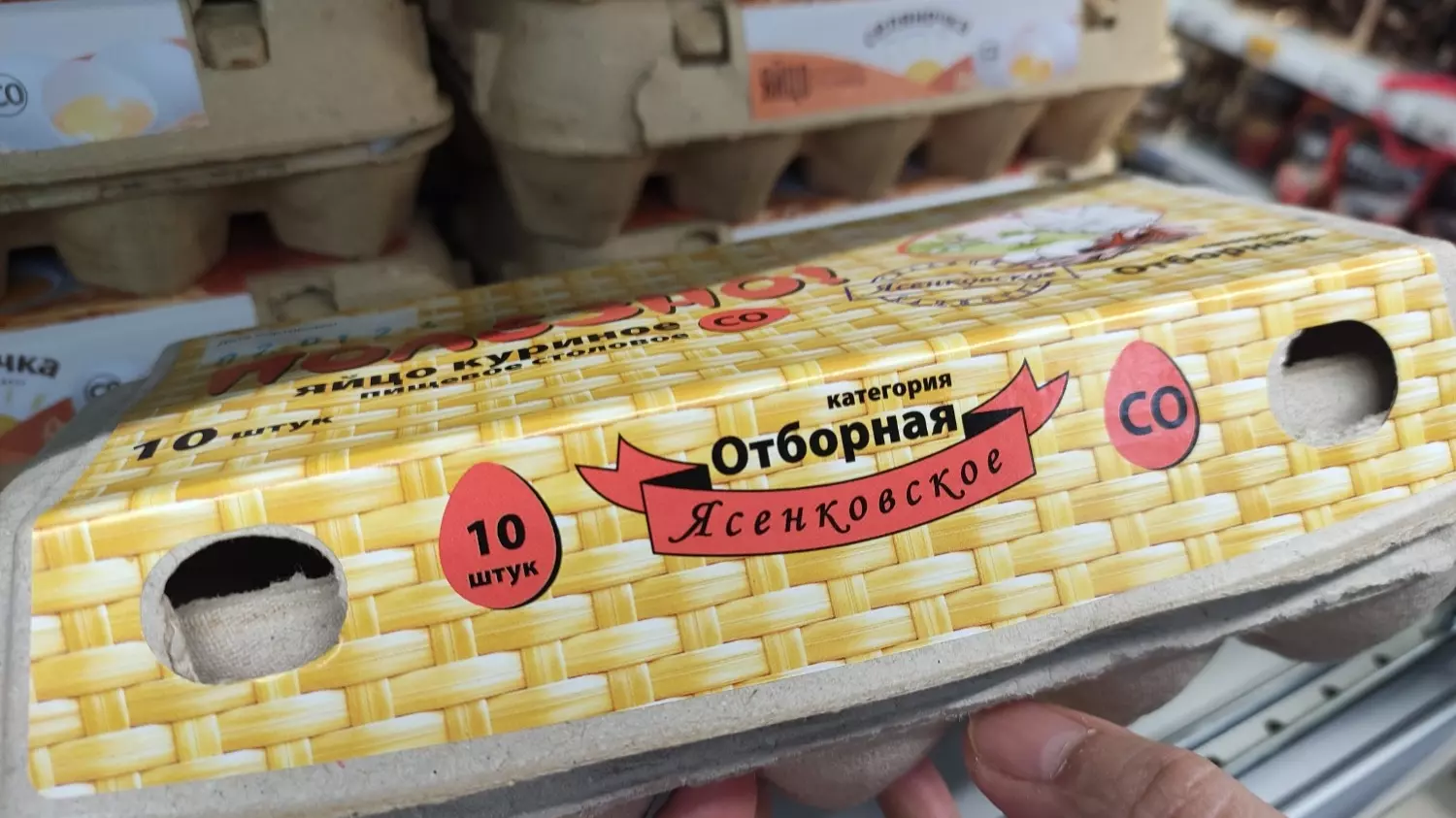 Самая дешевая цена на яйца в магазине "Пятерочка" -  89,99 рубля за десяток категории С1