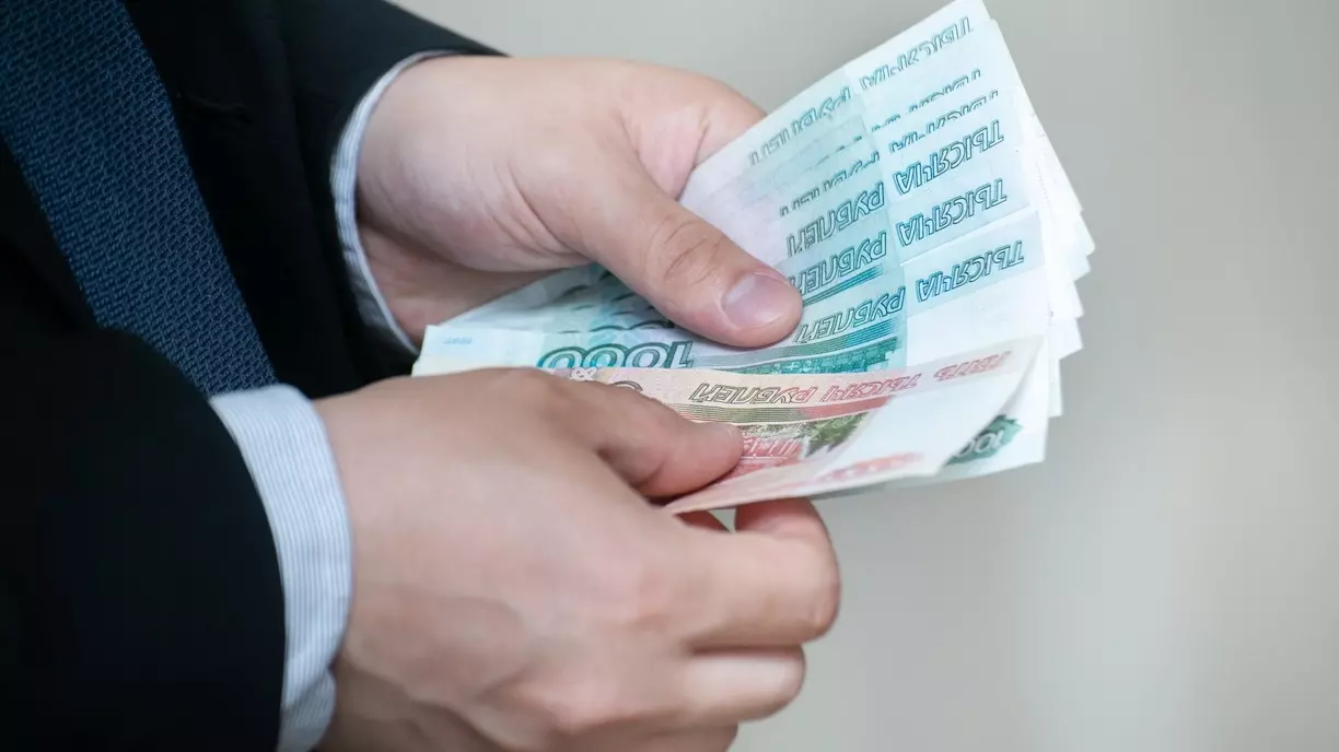 Так, по словам главы городской администрации Алексея Логвиненко, средняя заработная плата в Ростове-на-Дону увеличилась на 116% за год.