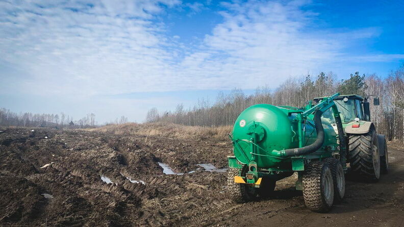 Ростовчане пожаловались на работу ассенизаторов, сливающих нечистоты в люки в мае
