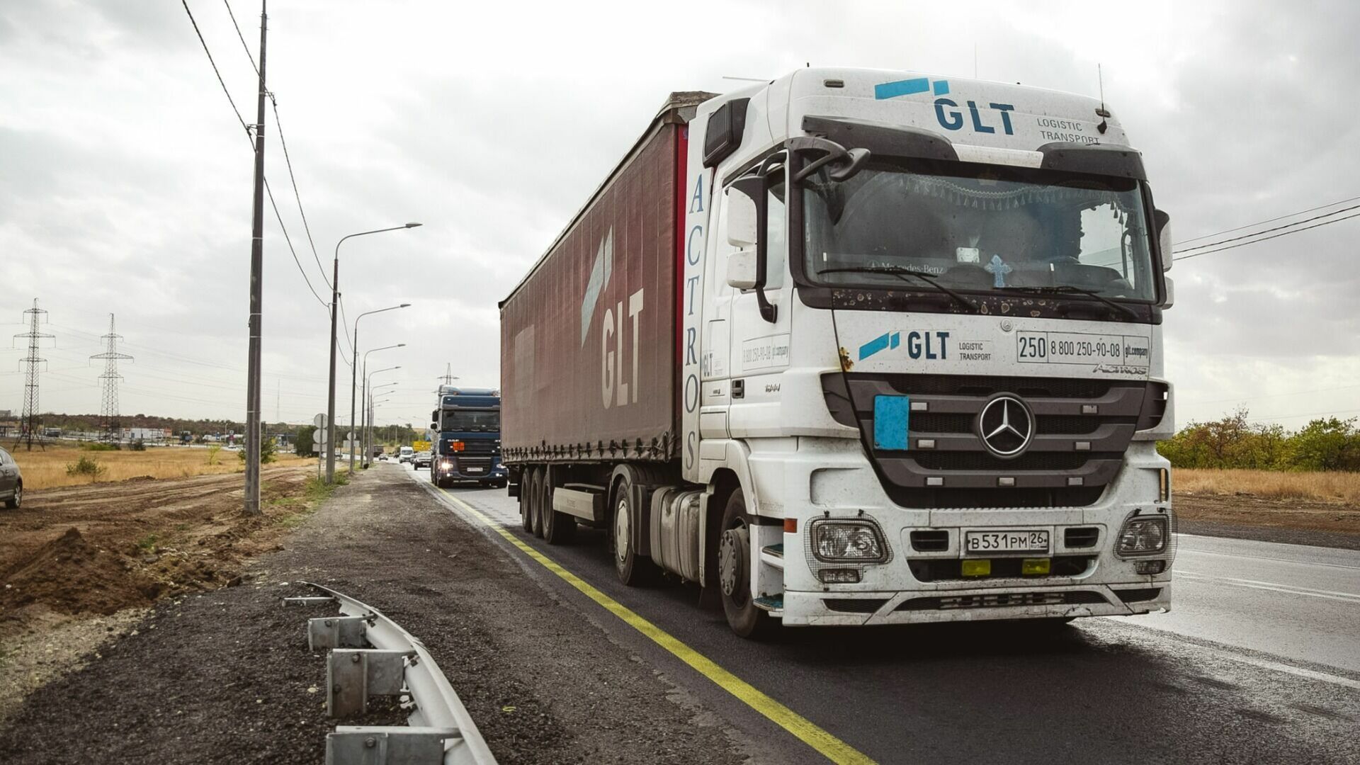 Дмитрий Рогозин заявил о скоплении тысячи грузовиков на границе с Ростовской областью