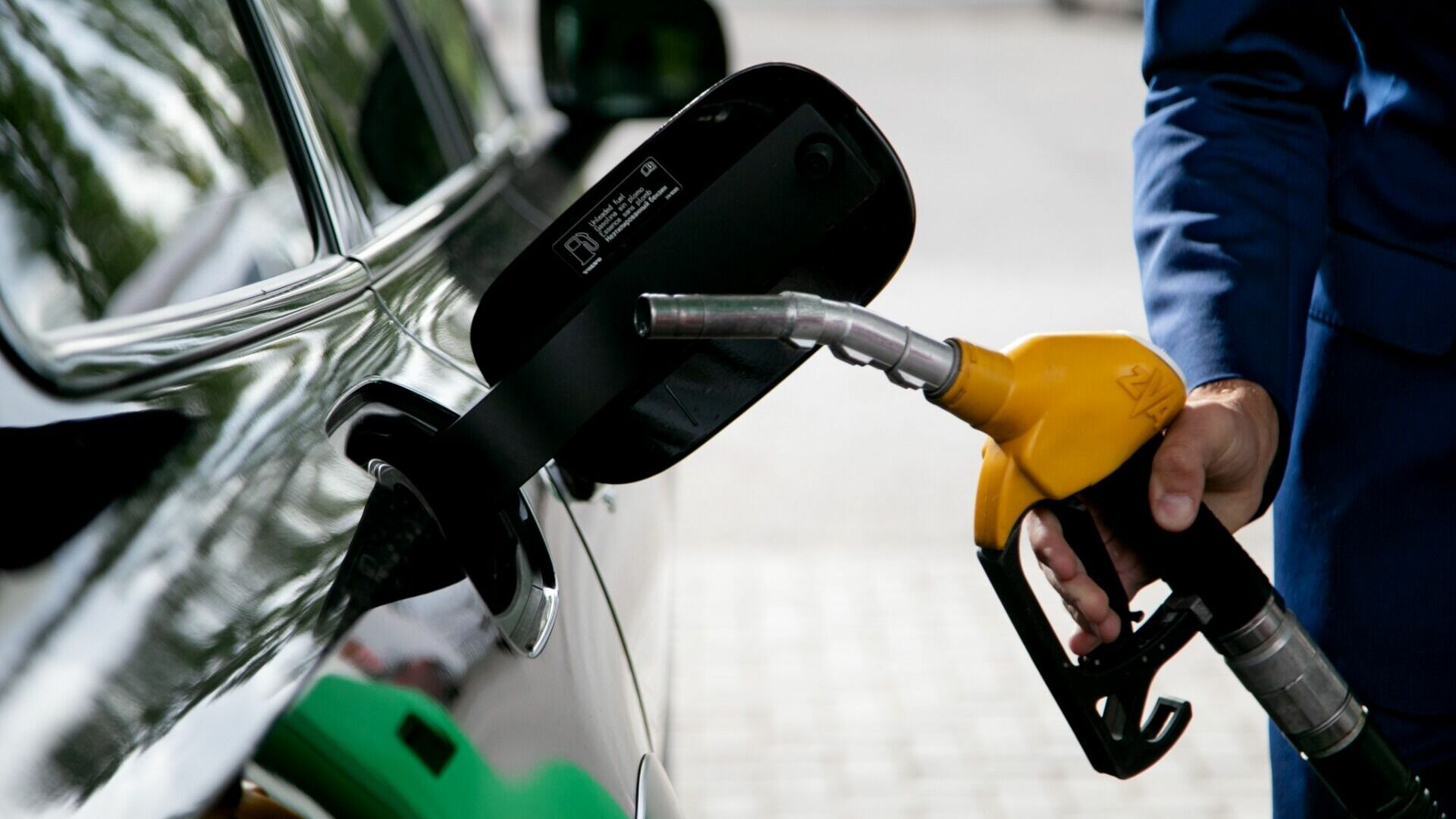 Цены на бензин сравнили на Украине и в Ростовской области