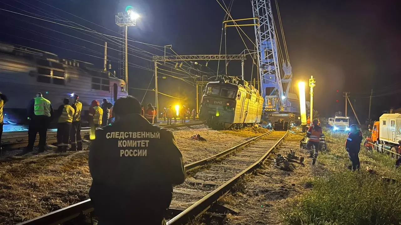 Сход электровоза грузового поезда произошел в Ростовской области