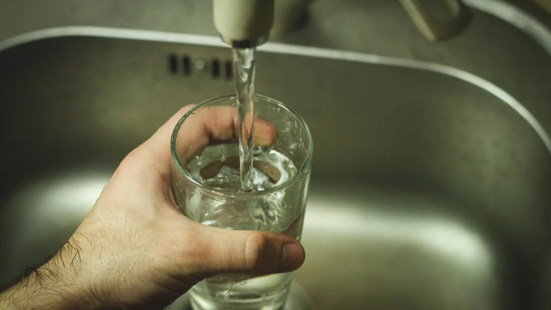 Почти 700 тысяч жителей Ростовской области вынуждены пить некачественную воду