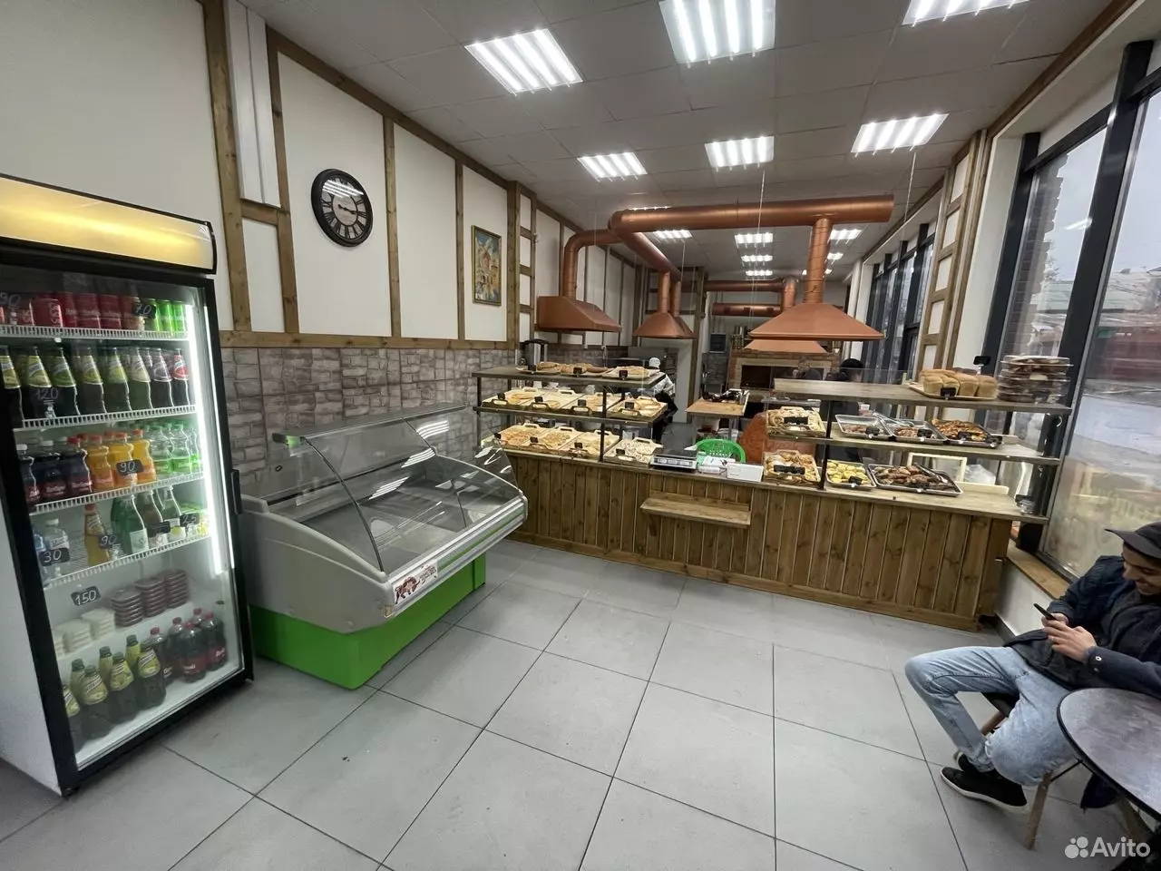 На улице Варфоломеева можно стать владельцем собственной пекарни за 2,5 миллиона рублей.