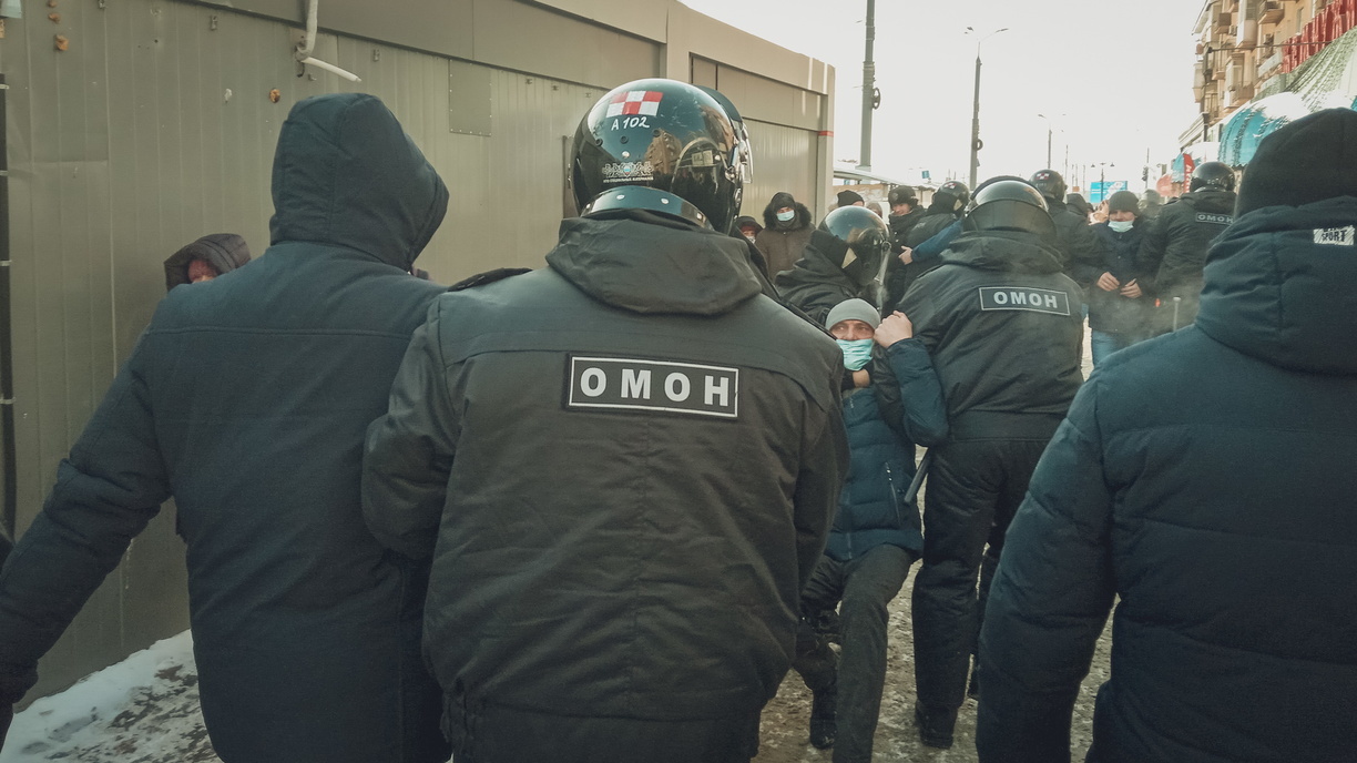 Четверых наркополицейских задержали в Ростовской области за крупную взятку