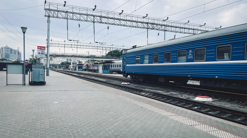 Поезд насмерть сбил женщину в Ростовской области