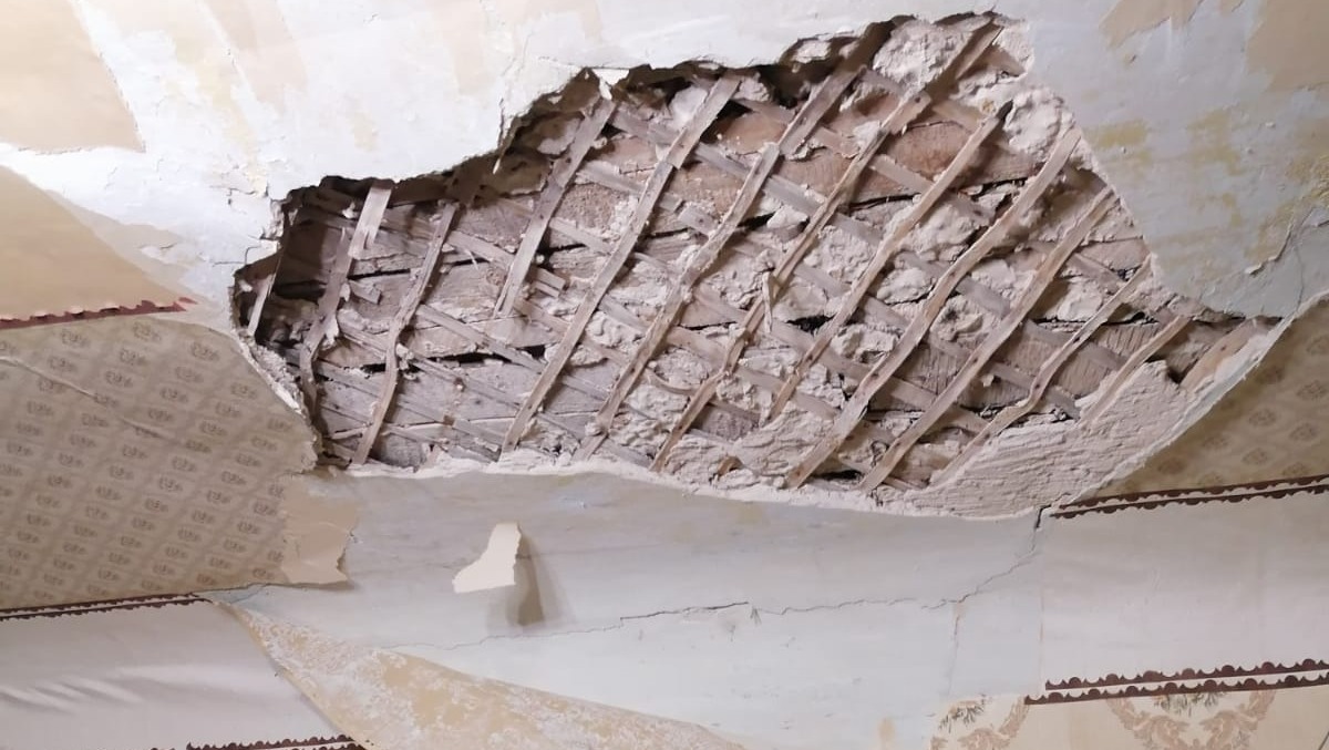 Ростовчане пожаловались на обрушение потолка в аварийном доме на Нагибина