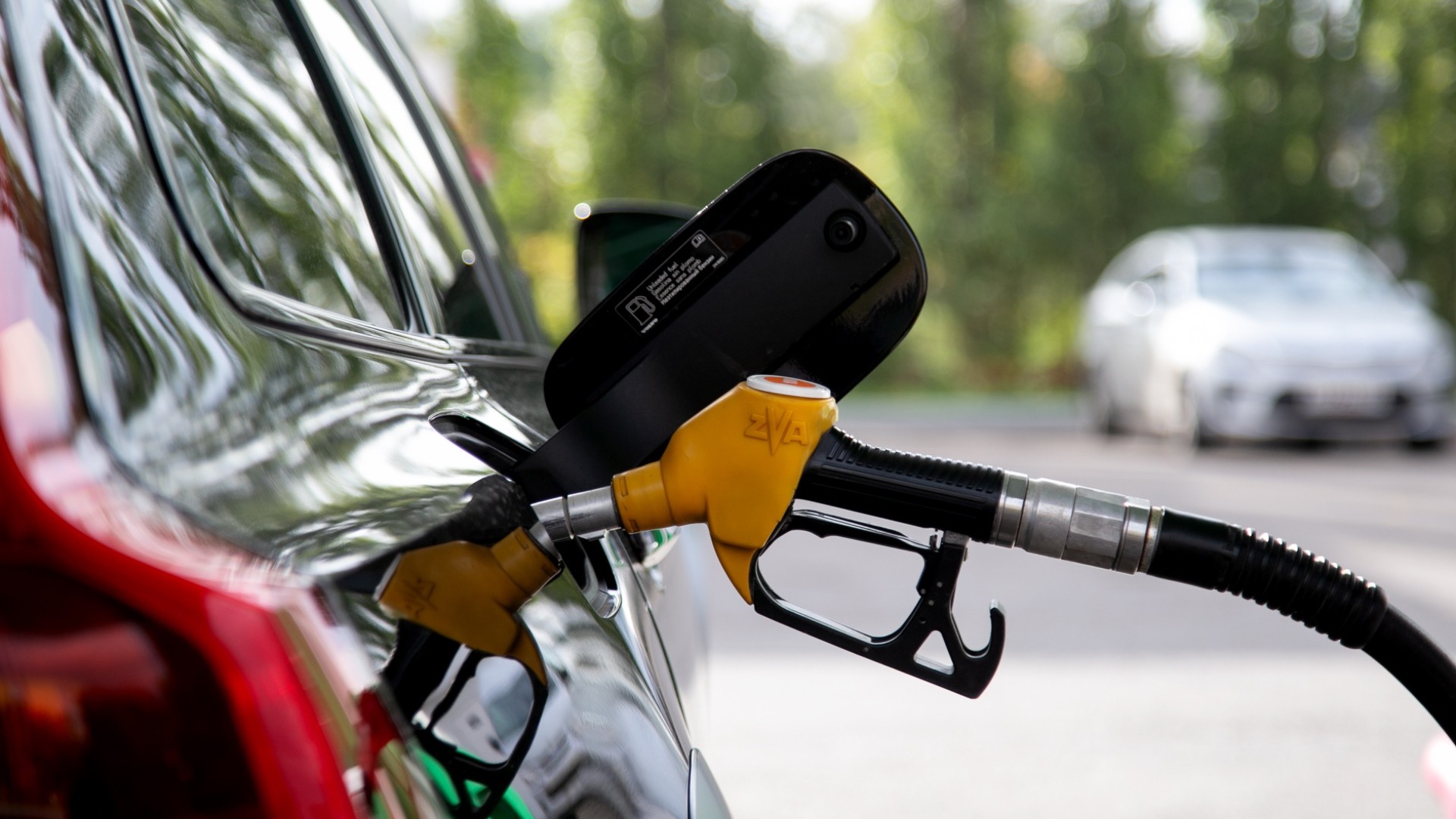Цены на бензин растут, как на дрожжах