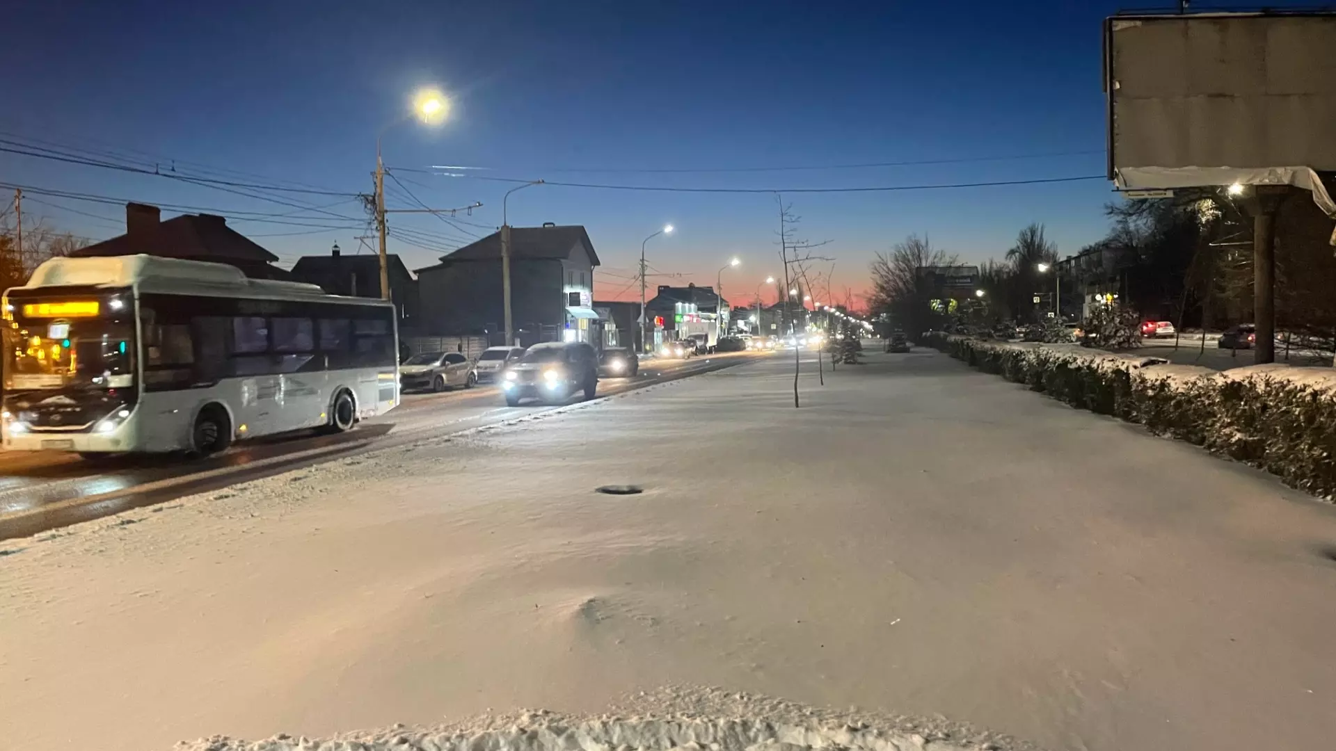 Десятибалльные пробки сковали Ростов вечером 16 января из-за ливня и гололеда
