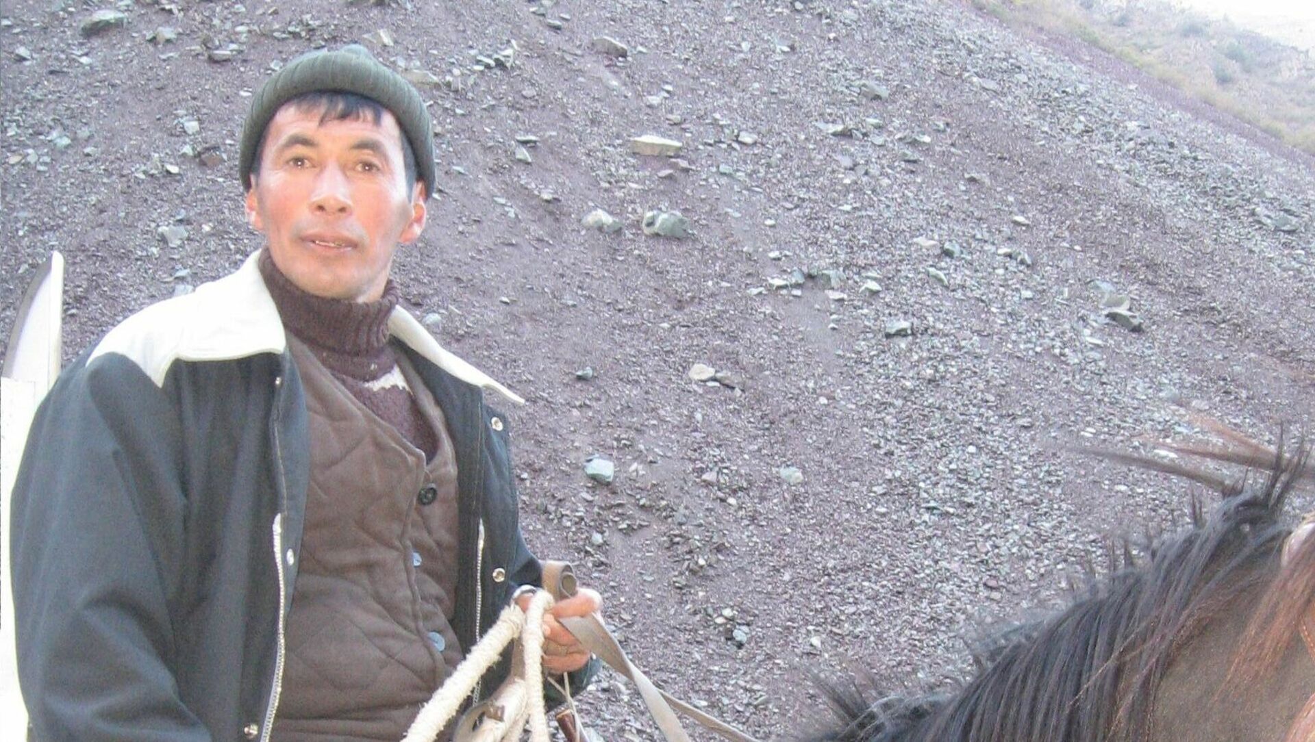 Киргизы работа в россии. Киргизский гастарбайтер. Киргизы фото. Мигранты из Киргизии. Киргизия жители.