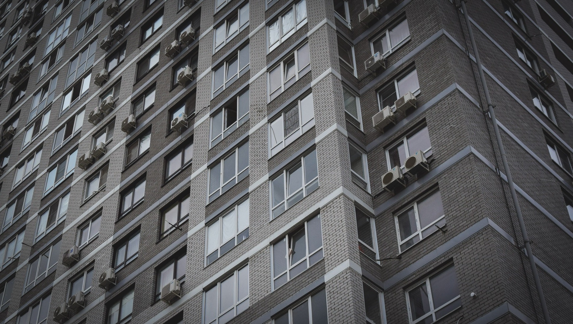 «Дома пустуют»: урбанист рассказал, кто покупает квартиры в ростовских новостройках