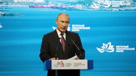 Путин потребовал срочно решить проблему многокилометровых заторов на КПП в Гуково