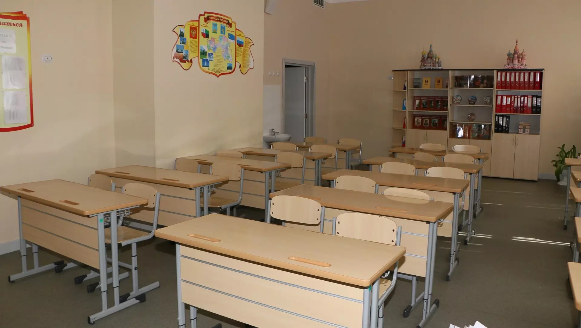 «Оставайтесь дома»: школы начали переводить на дистанционку в Таганроге из-за урагана