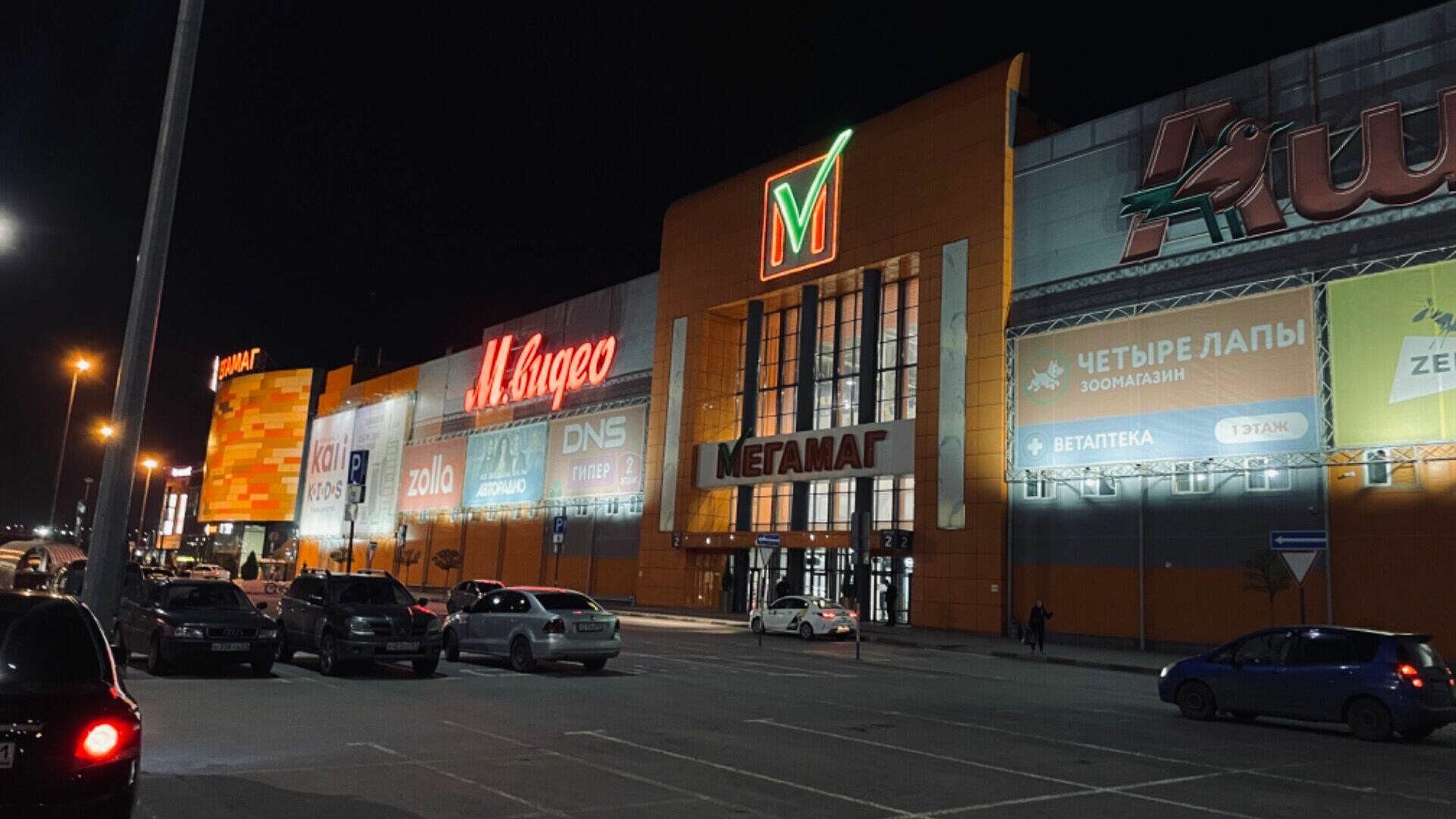 Два торговых центра экстренно эвакуировали в Ростове вечером 3 мая