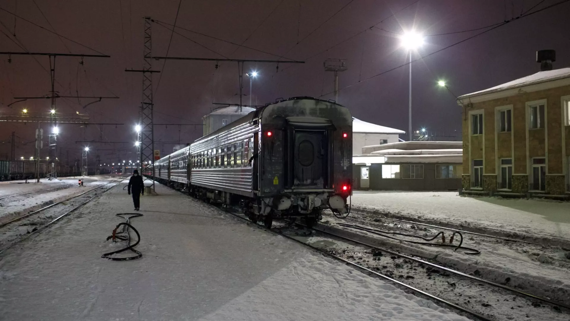 В Таганроге под колесами грузового поезда погиб 62-летний житель