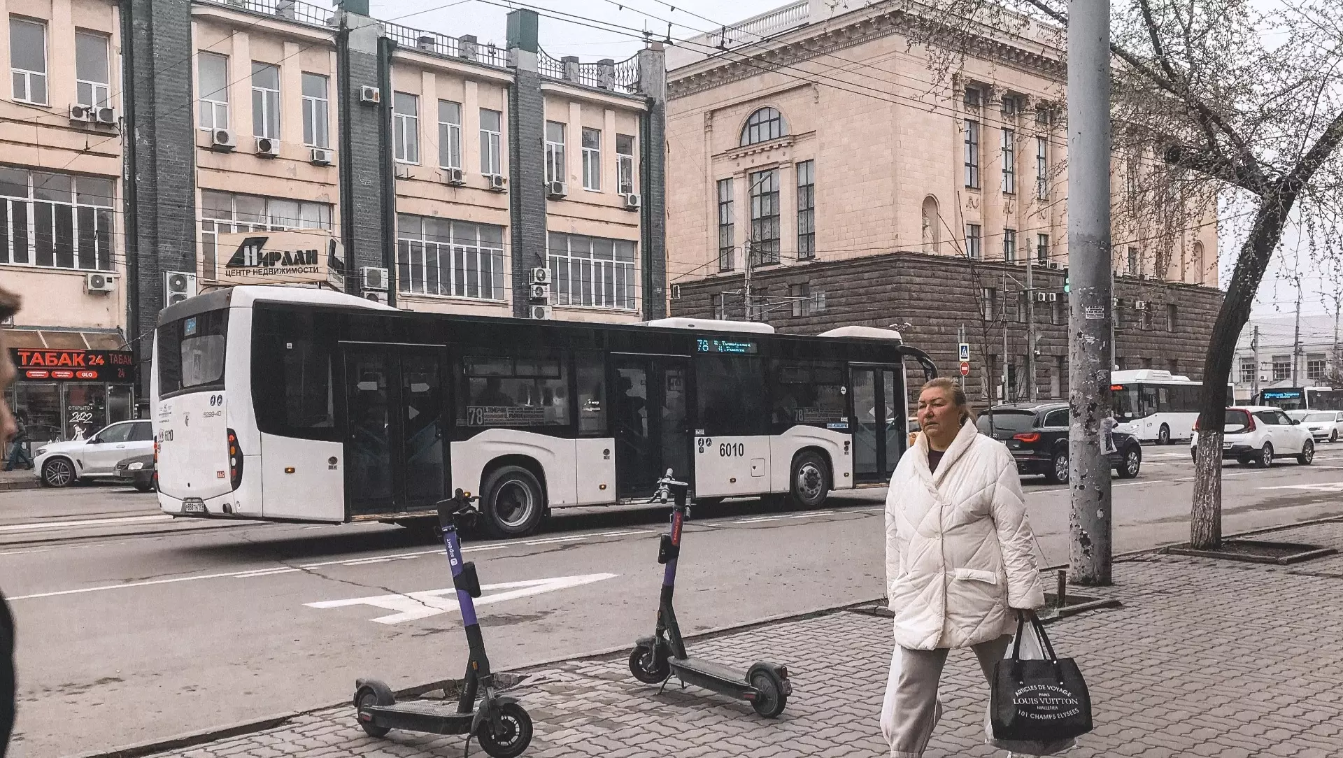 В Ростове водитель выгнал сироту из автобуса из-за бесплатного проезда