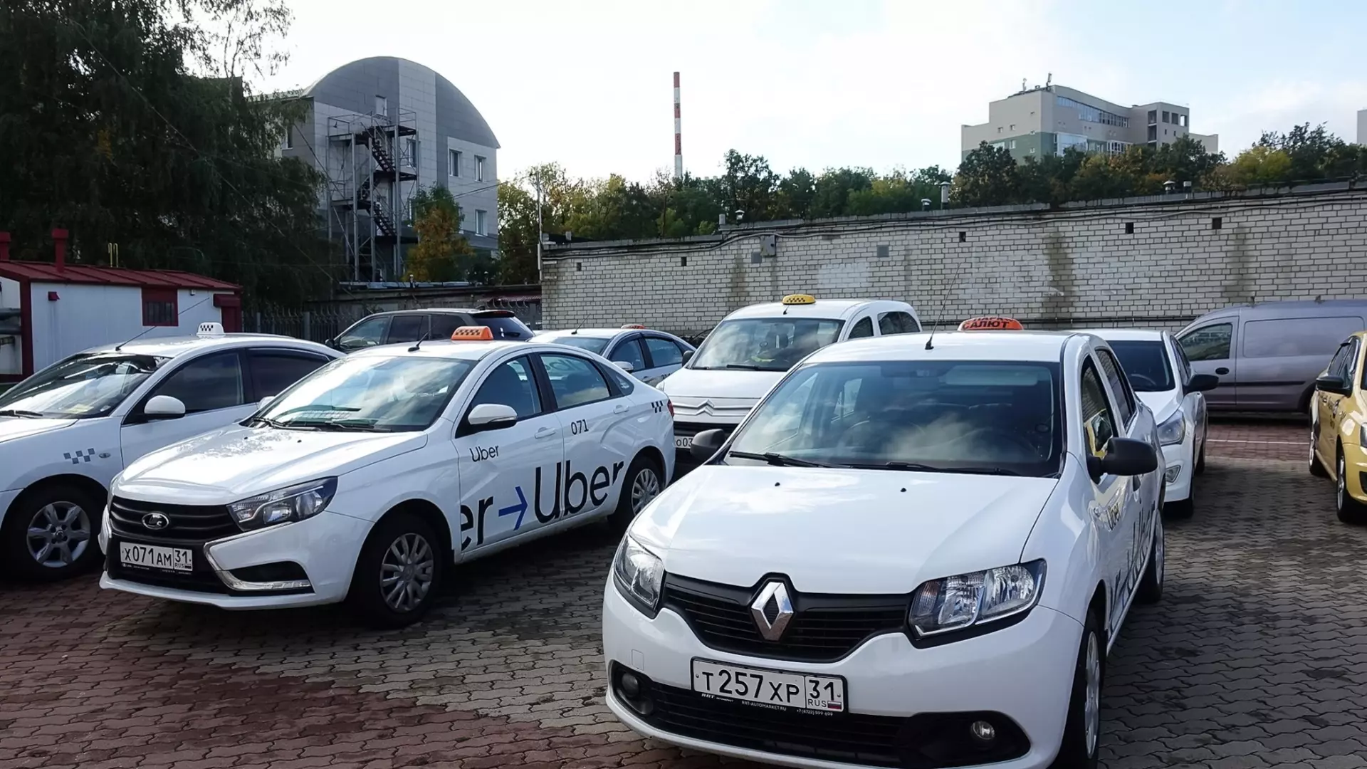 Разница между ценами на услуги такси в Ростове за год в Ростове составила 36%