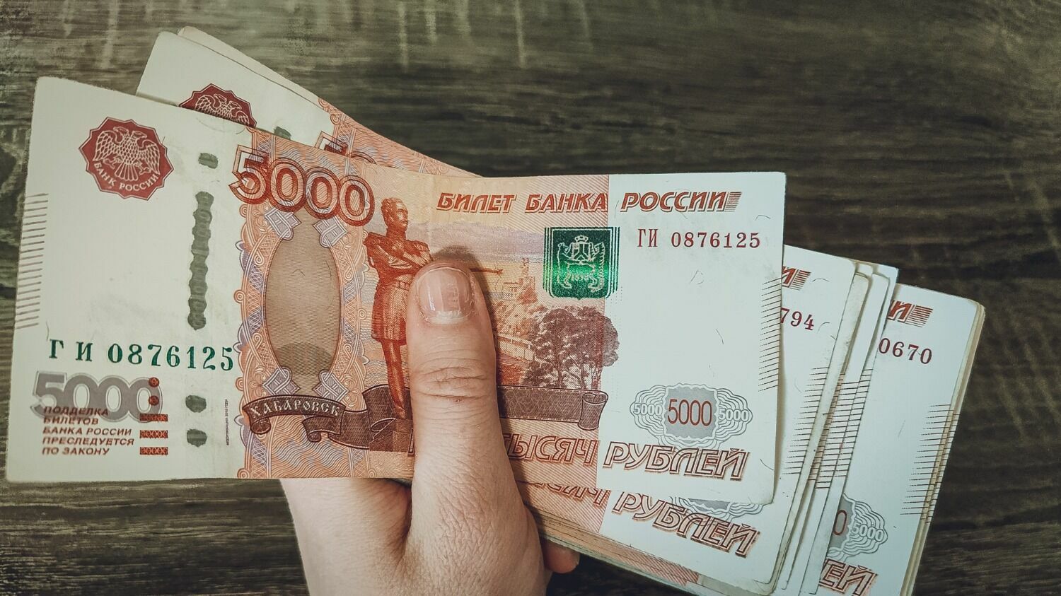 В основном работодатели готовы платить от 10 тысяч рублей и только 16 компаний предлагают заработки от 55 тысяч рублей.