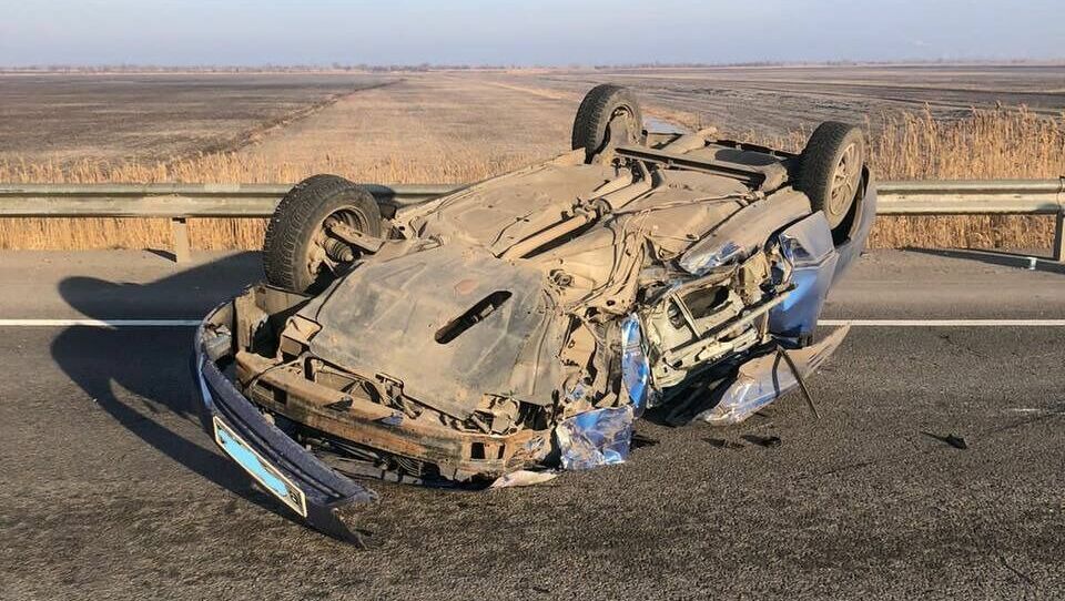 В Ростовской области водитель иномарки уснул за рулем и въехал в самосвал