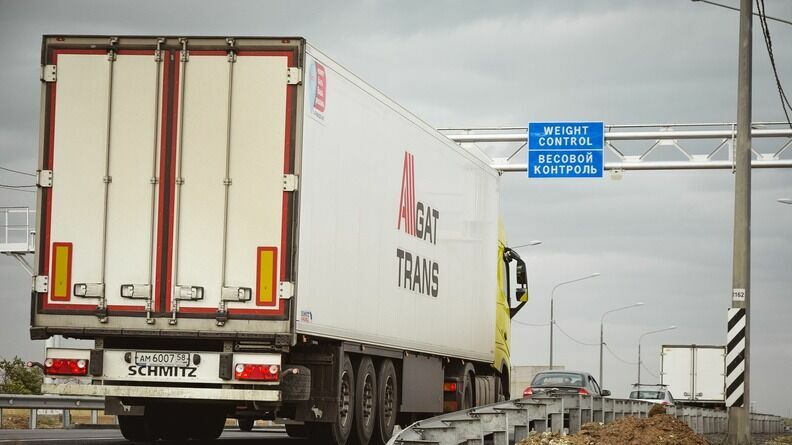 В Ростовской области открыли две площадки для формирования колонн грузовиков в Крым