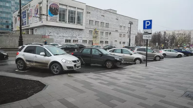 Парковки будут закрывать на главном ростовском железнодорожном вокзале