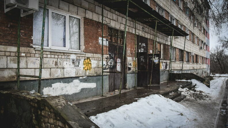 Ростовчане заявили о разрушающемся доме с плесенью и планируемым ремонтом в 2036 году