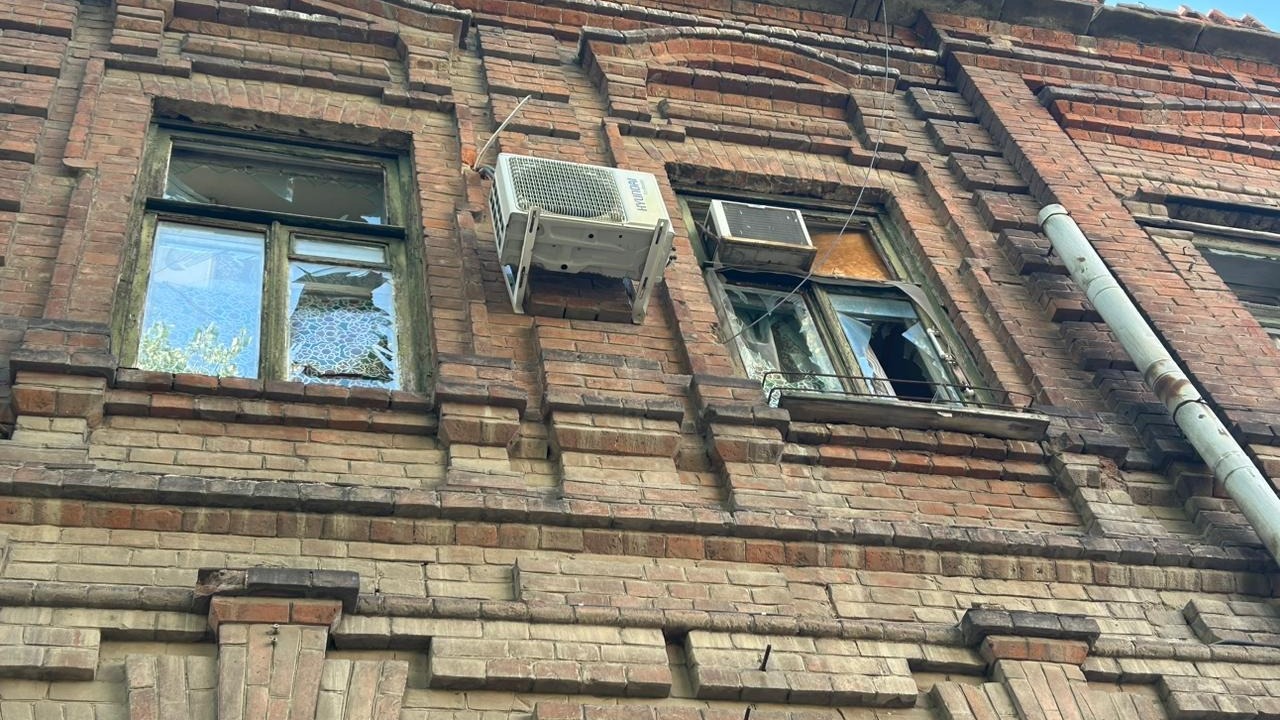 Власти обещают компенсировать ущерб жильцам домов, пострадавших от БПЛА в Ростове