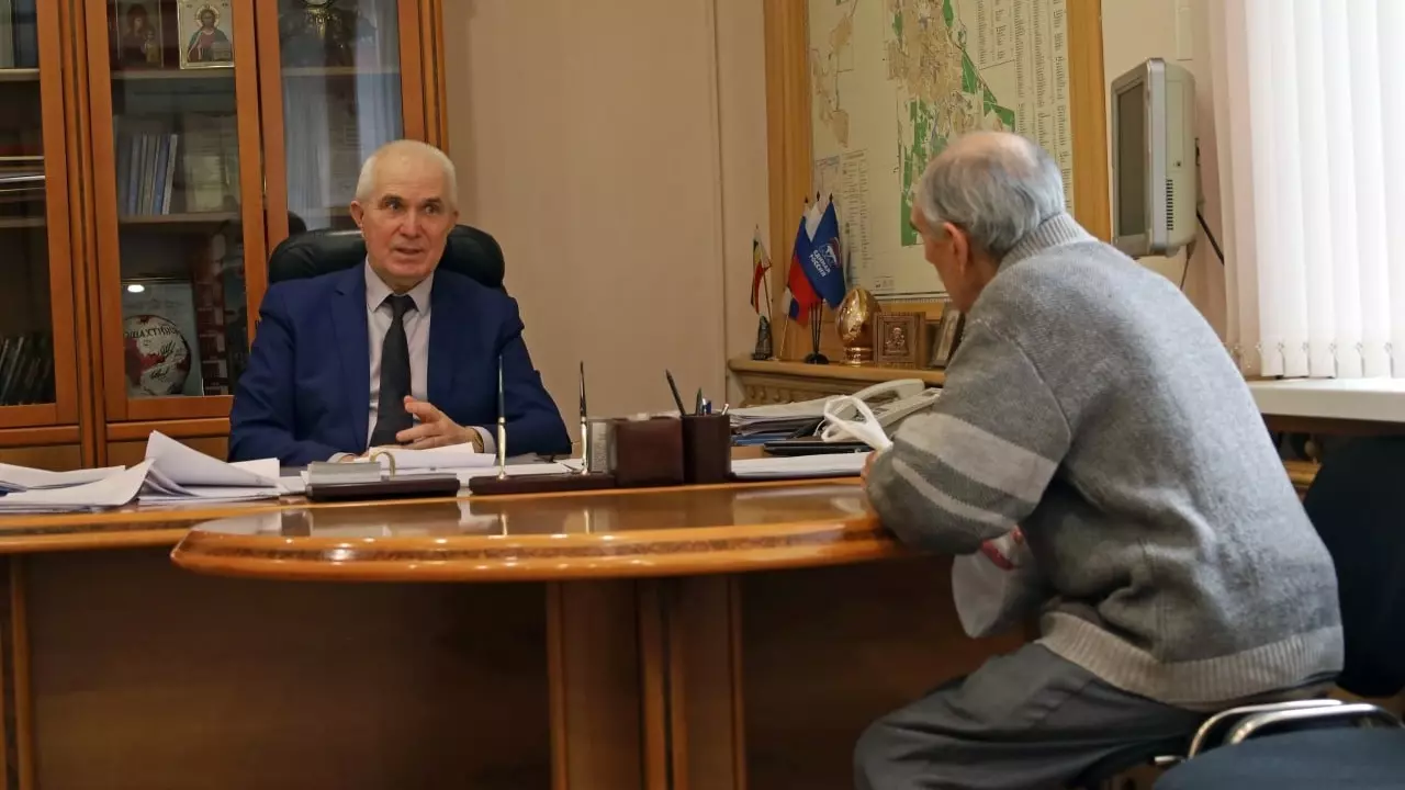 Глава Новошахтинска Бондаренко попросил не путать его с мошенниками