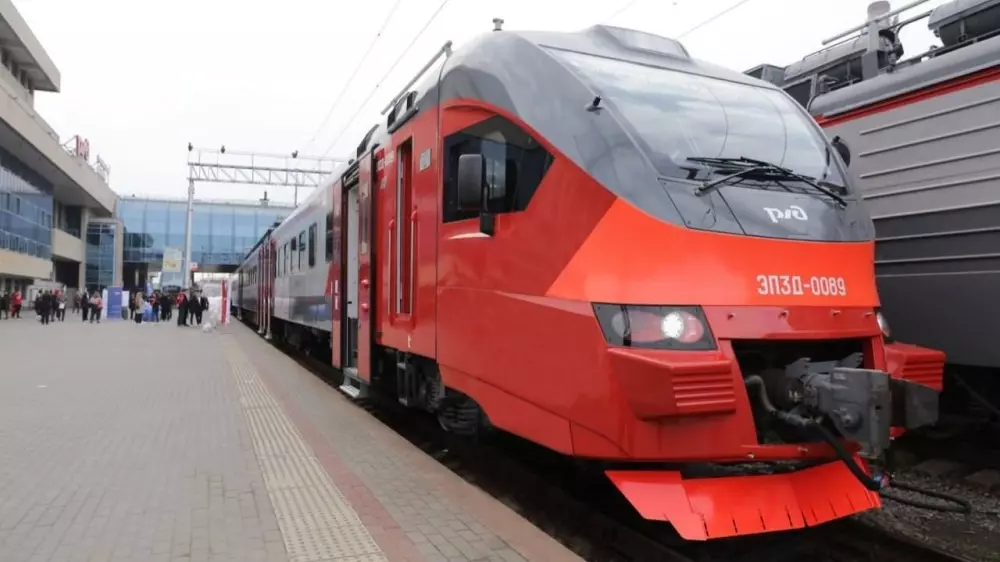 Первый обновленный электропоезд запустили в Ростовской области