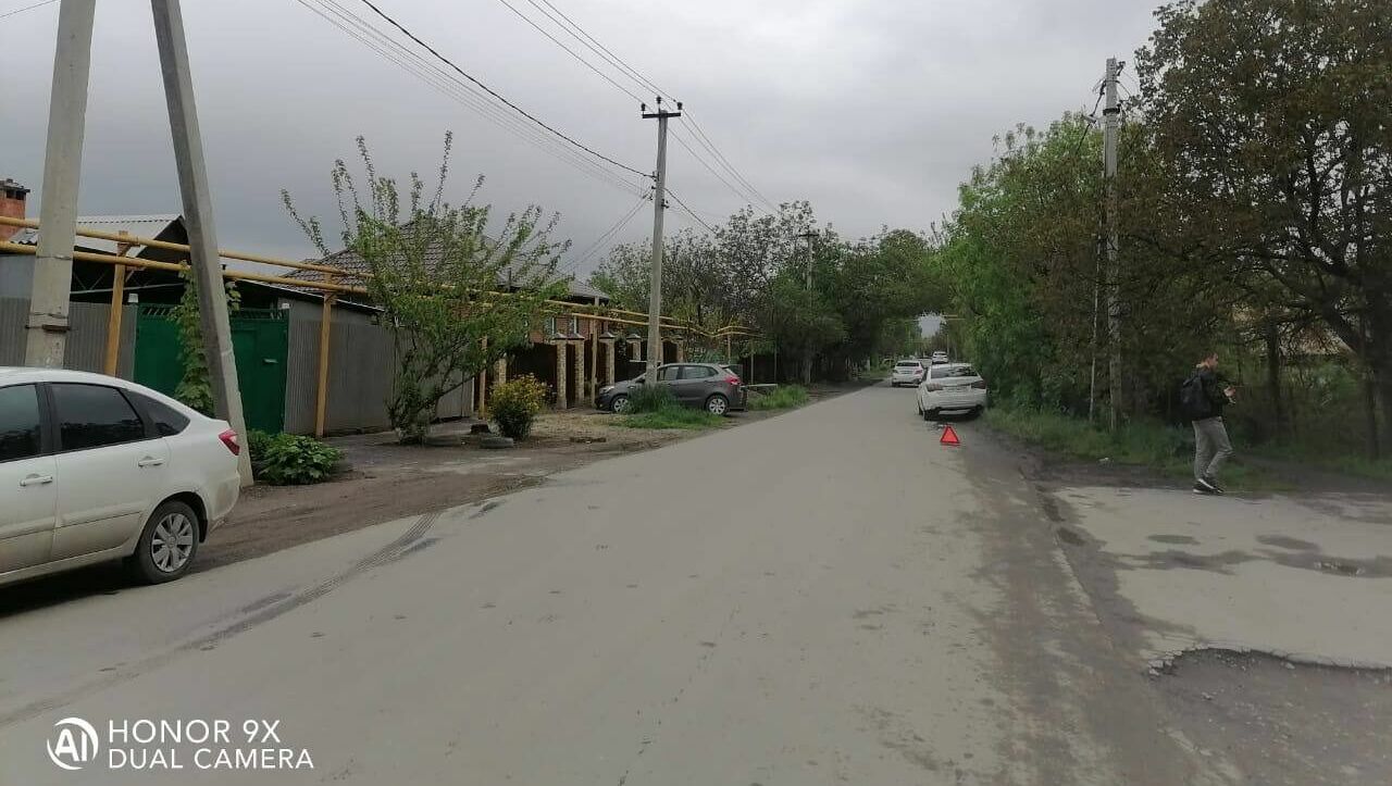 Водитель сбил выбежавшего из-за автобуса подростка в Ростове