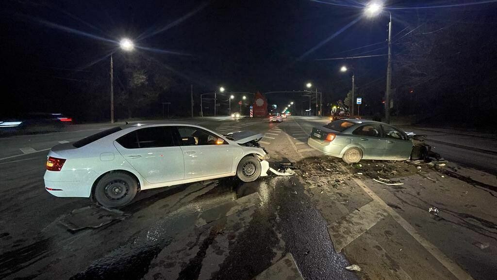 В Ростове авария 1 марта закончилась двумя разбитыми иномарками и поездкой в больницу
