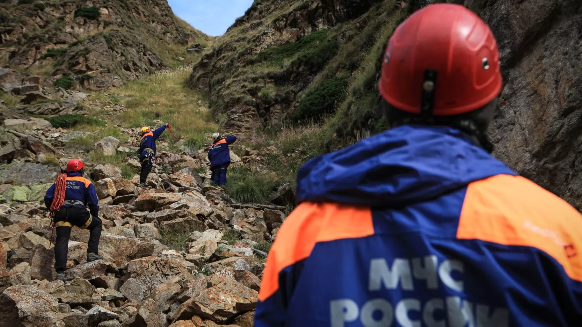 Горные спасатели Кабардино-Балкарии помогли туристке из Ростовской области