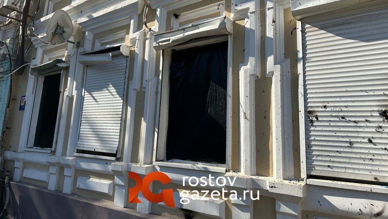 Фоторепортаж: как выглядит место падения БПЛА в центре Ростова спустя сутки