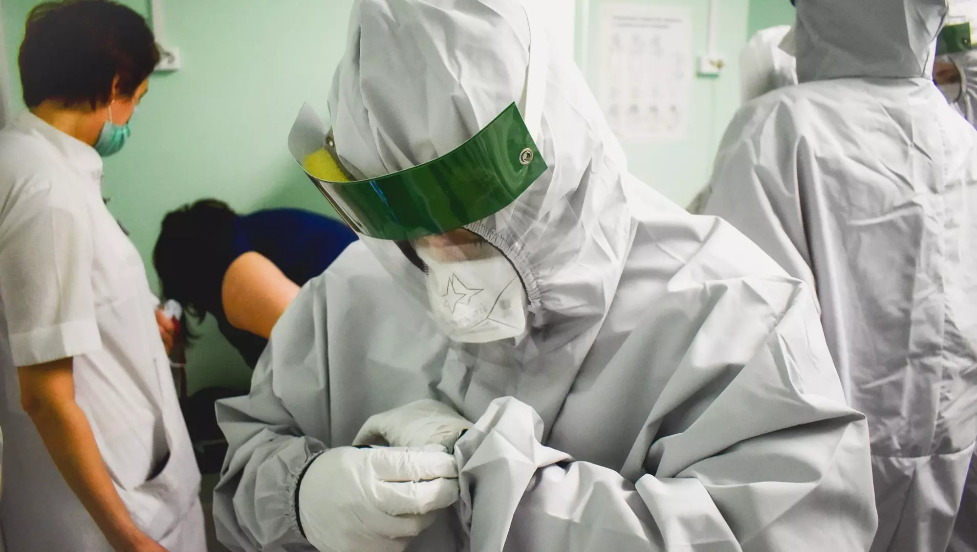 Инфекционист заявил, что жители Ростовской области болеют ковидом раз в полгода