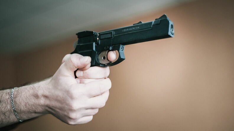 Вежливый ростовчанин с пистолетом извинился во время ограбления магазина