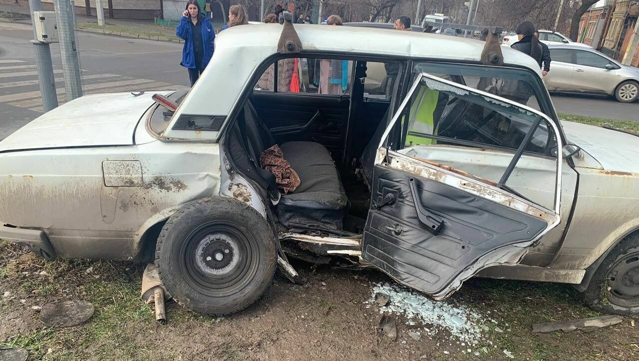 В Ростове 12-летняя девочка попала в больницу после ДТП в центре города