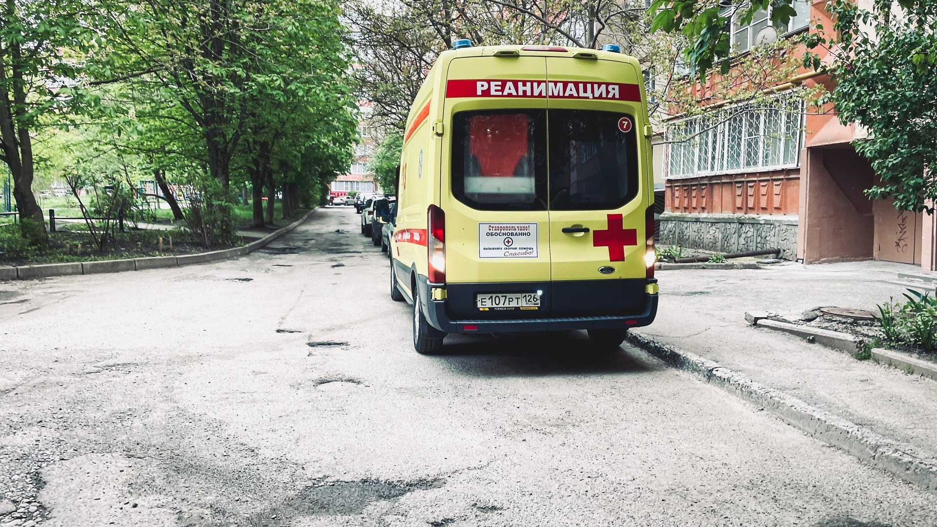 Водитель такси погиб в аварии с тремя авто на улице Доватора в Ростове
